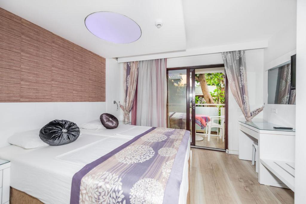 Tropic Beach Club Side Hotel Bagian luar foto