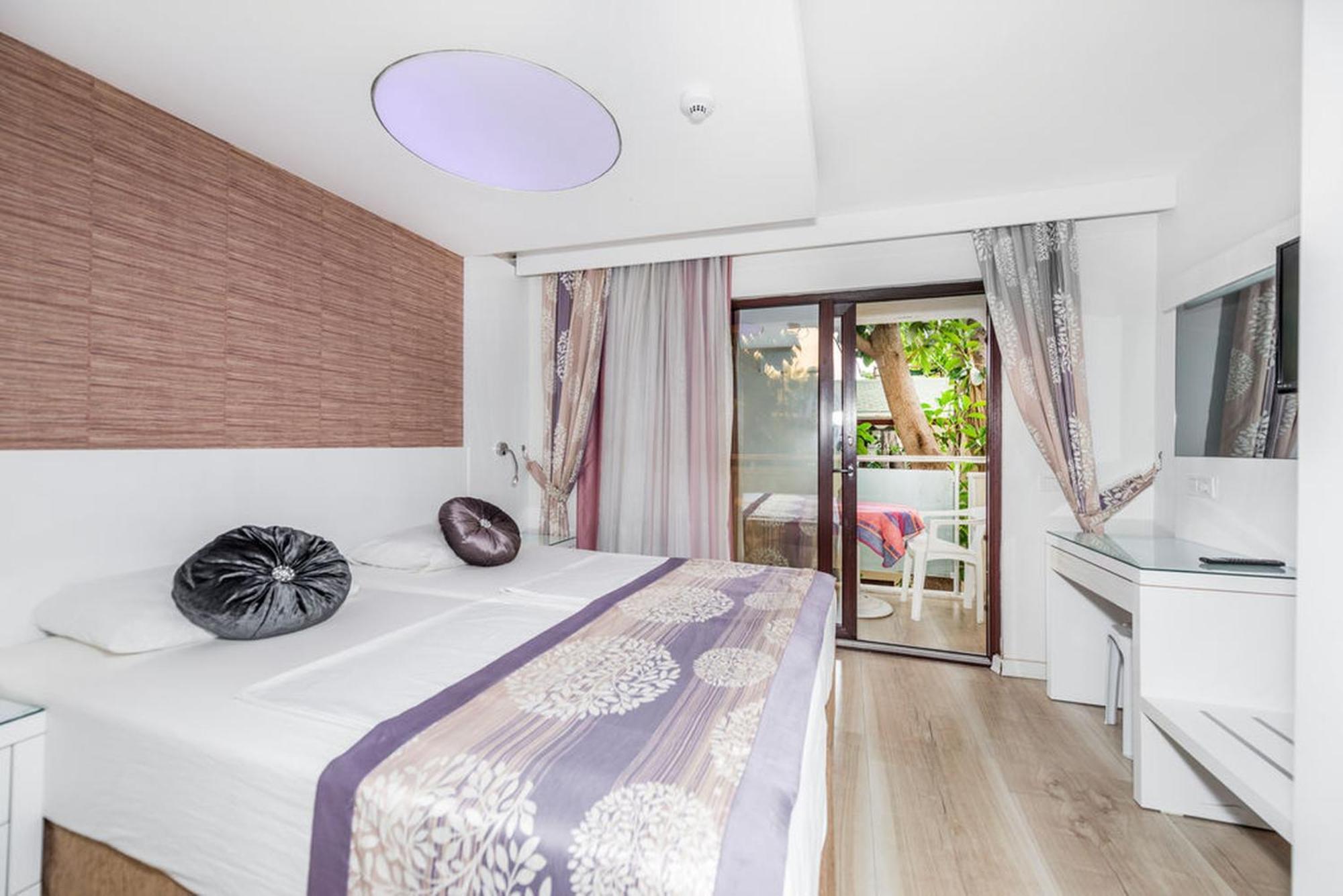 Tropic Beach Club Side Hotel Bagian luar foto