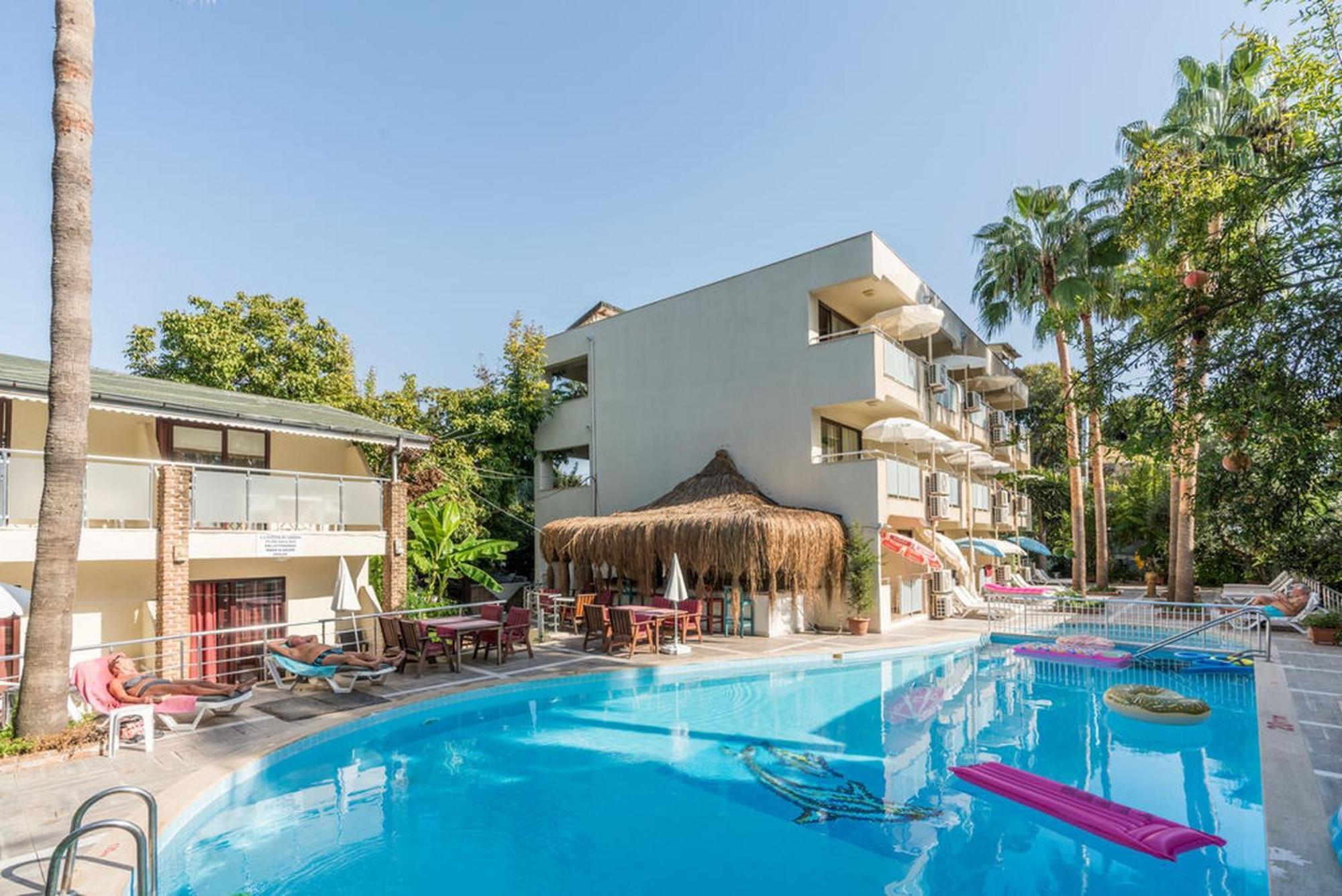 Tropic Beach Club Side Hotel Bagian luar foto