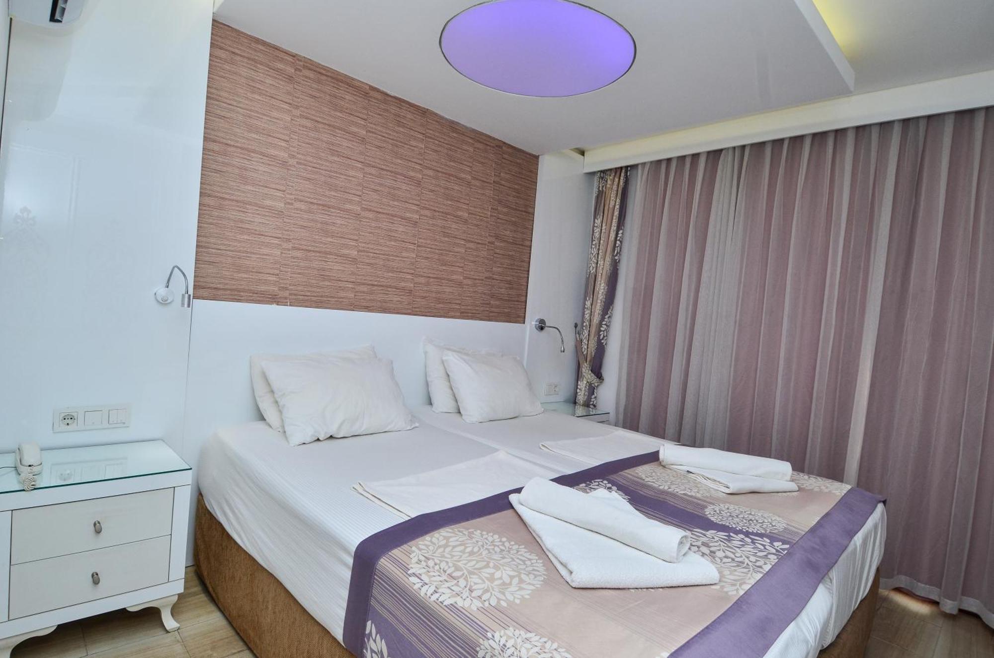 Tropic Beach Club Side Hotel Bagian luar foto