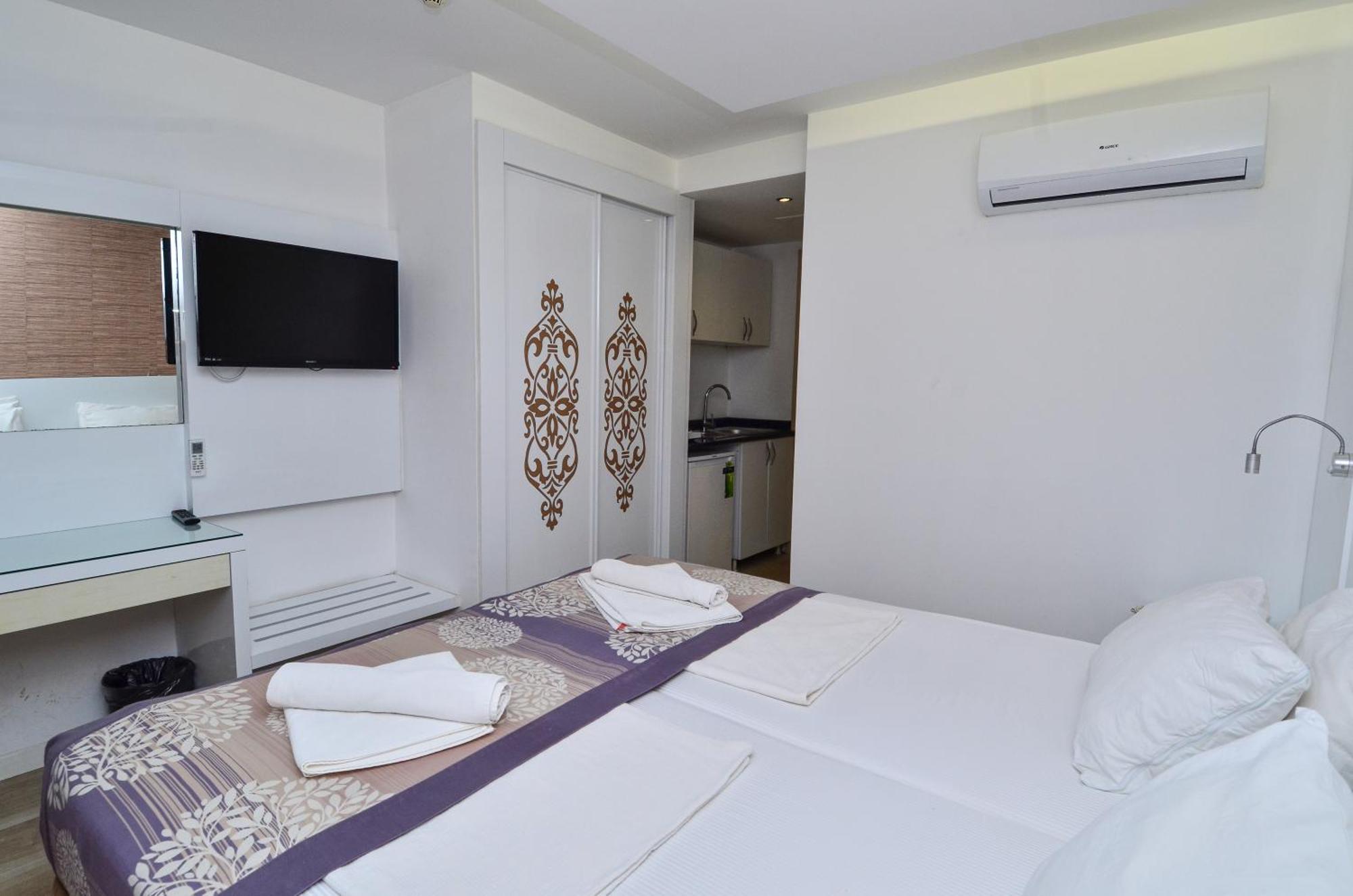 Tropic Beach Club Side Hotel Bagian luar foto