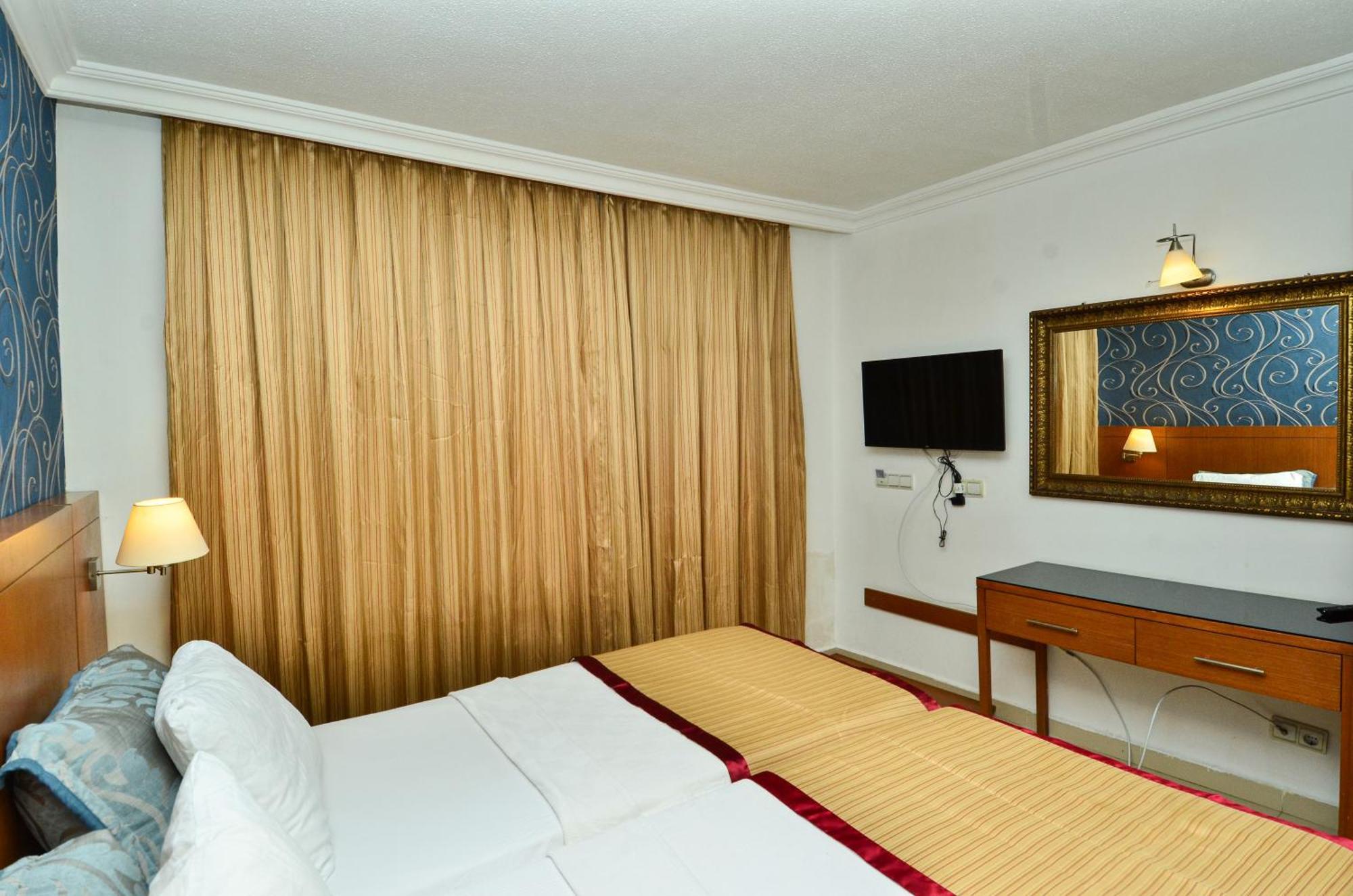 Tropic Beach Club Side Hotel Bagian luar foto