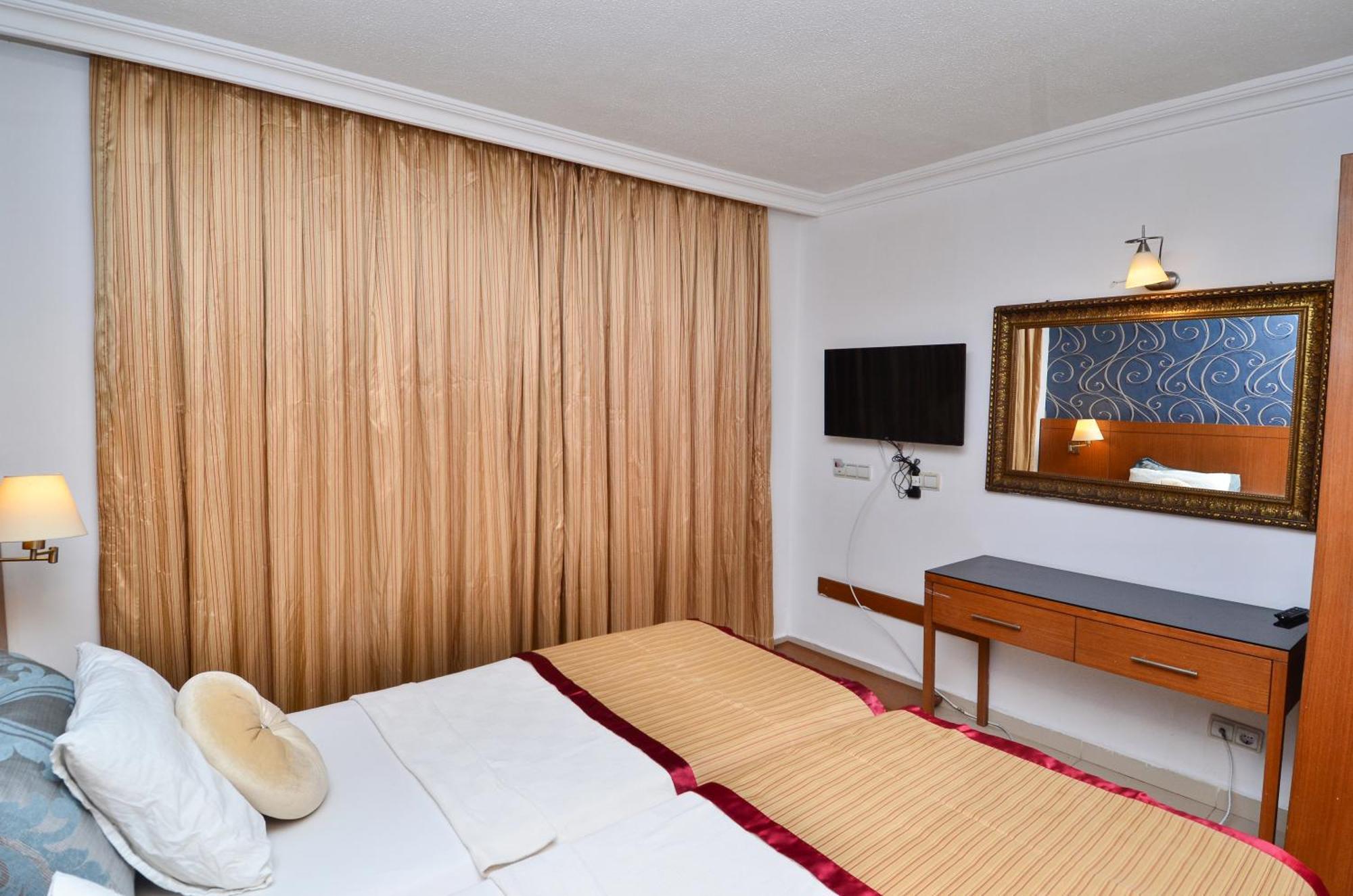 Tropic Beach Club Side Hotel Bagian luar foto
