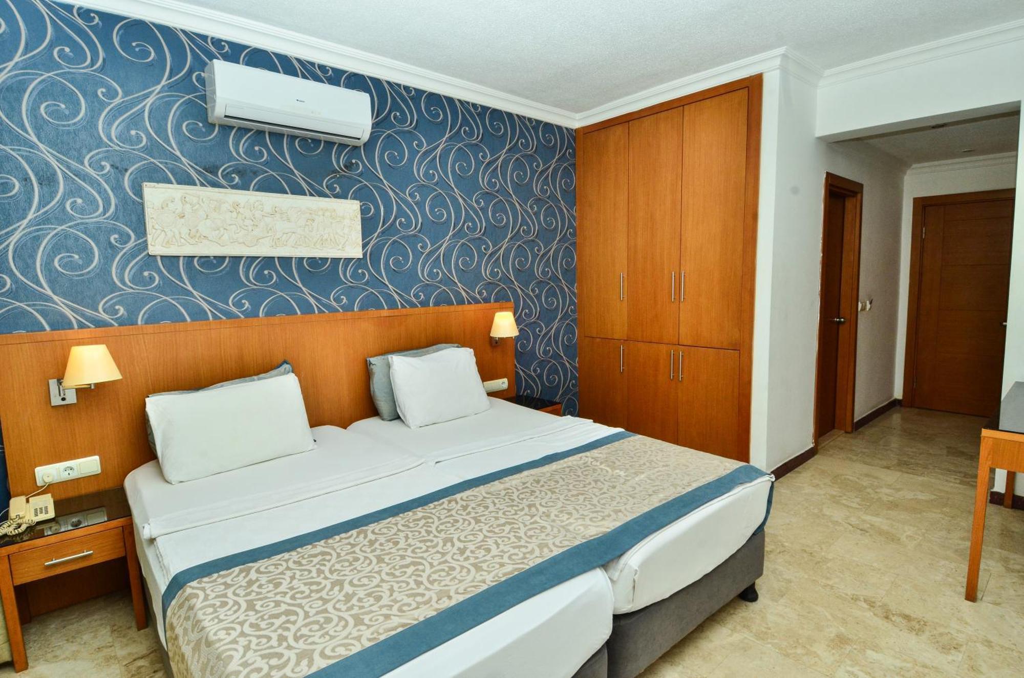 Tropic Beach Club Side Hotel Bagian luar foto