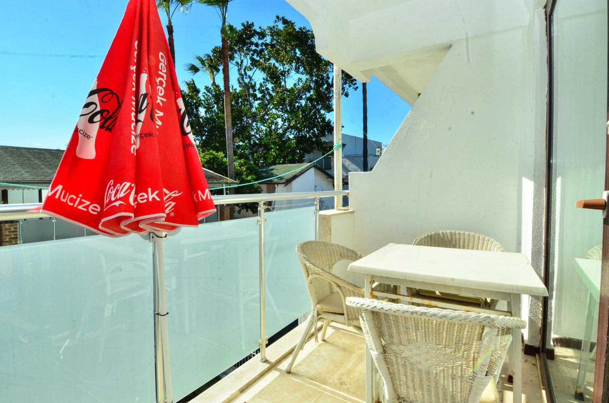 Tropic Beach Club Side Hotel Bagian luar foto