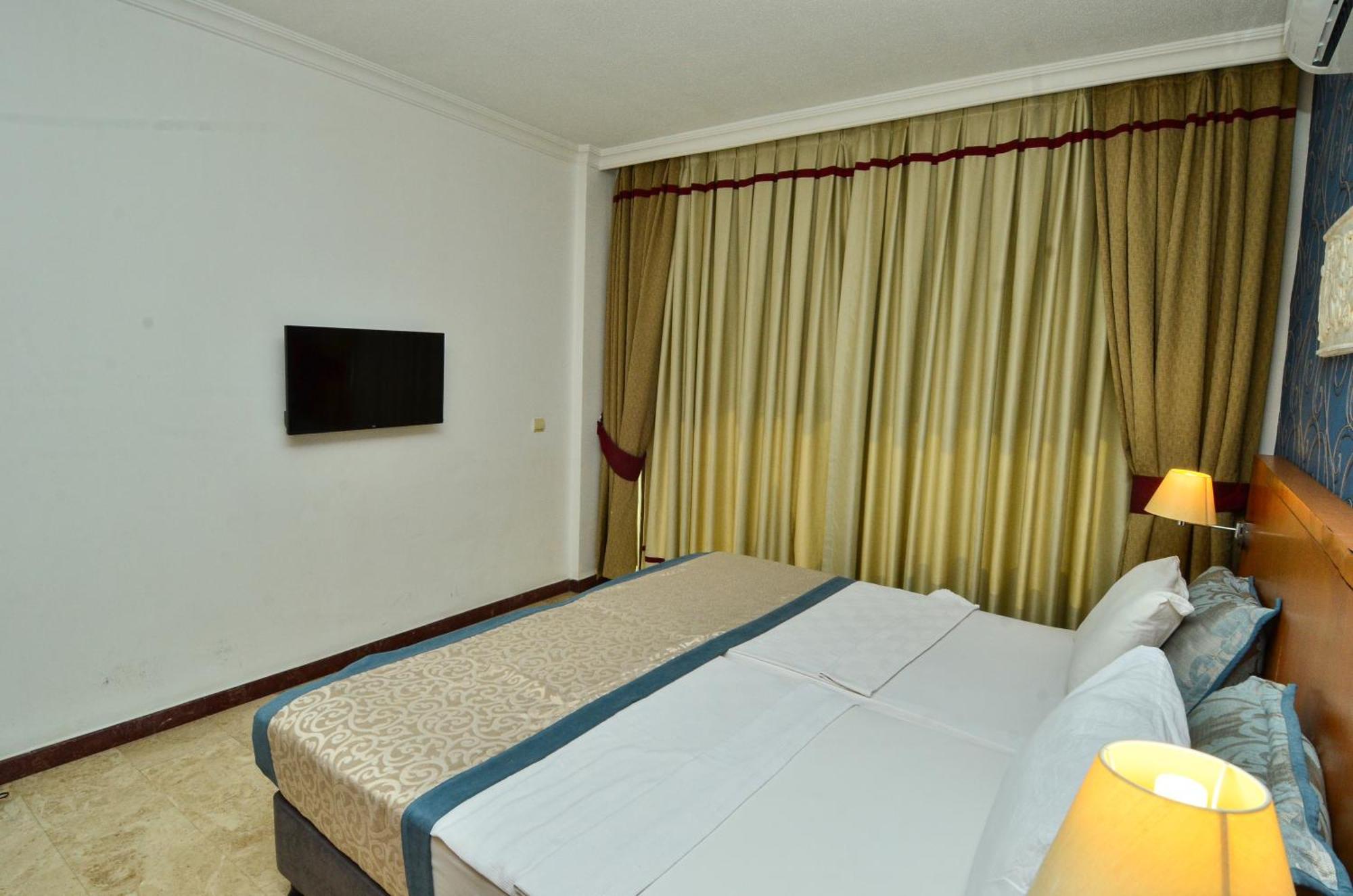 Tropic Beach Club Side Hotel Bagian luar foto