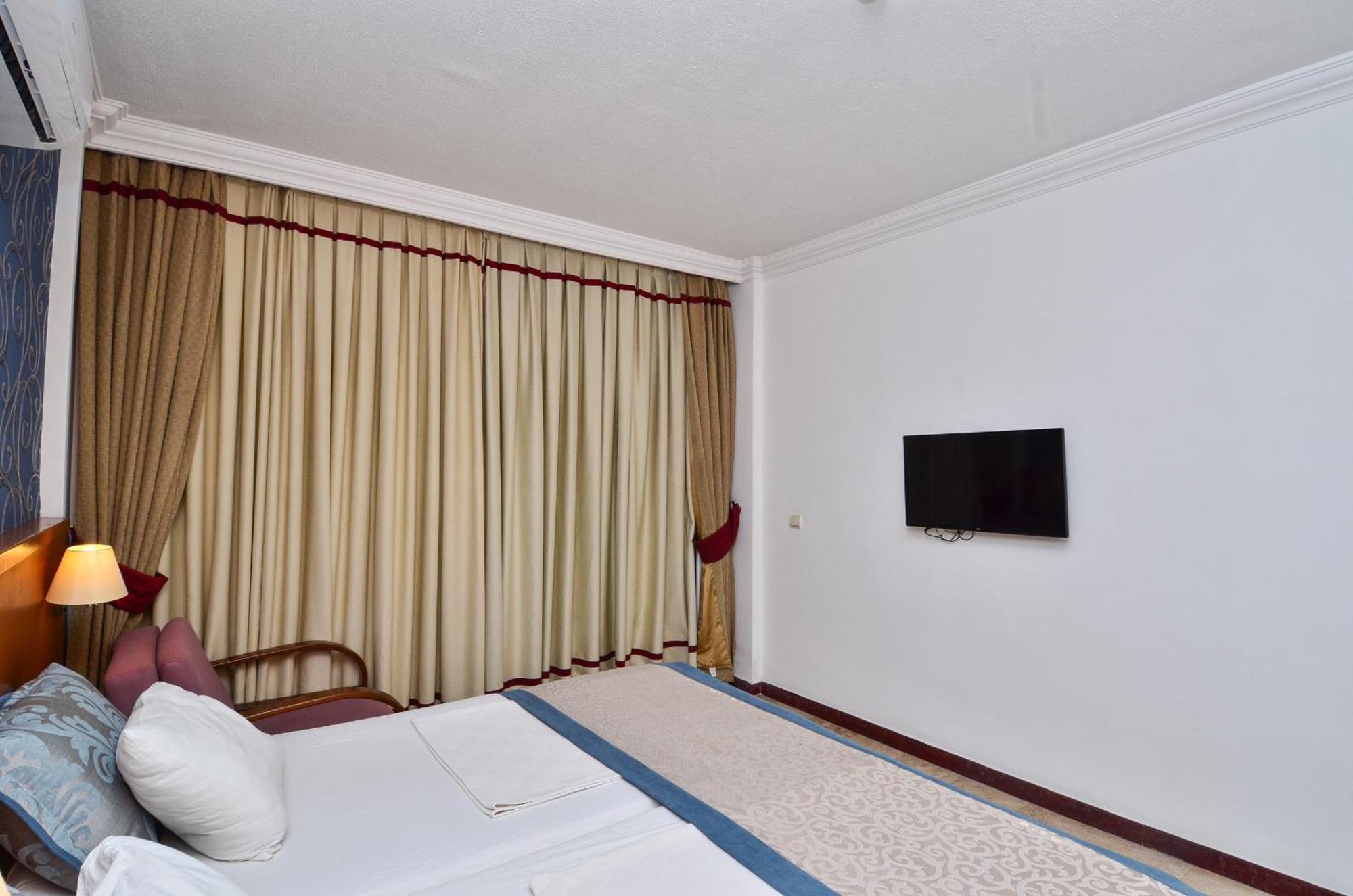 Tropic Beach Club Side Hotel Bagian luar foto