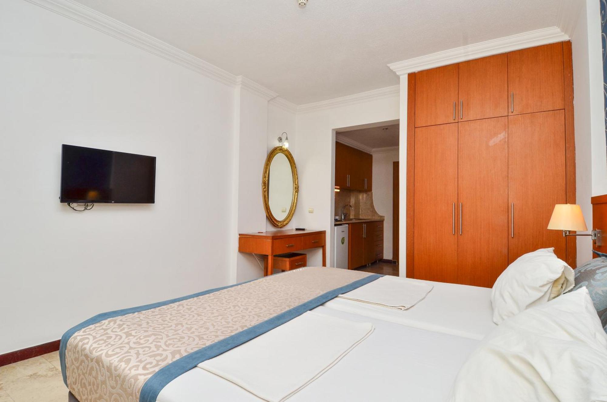 Tropic Beach Club Side Hotel Bagian luar foto